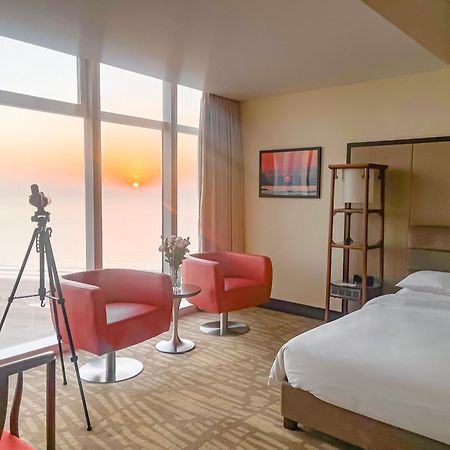 Отель Hyatt Regency Циндао Экстерьер фото