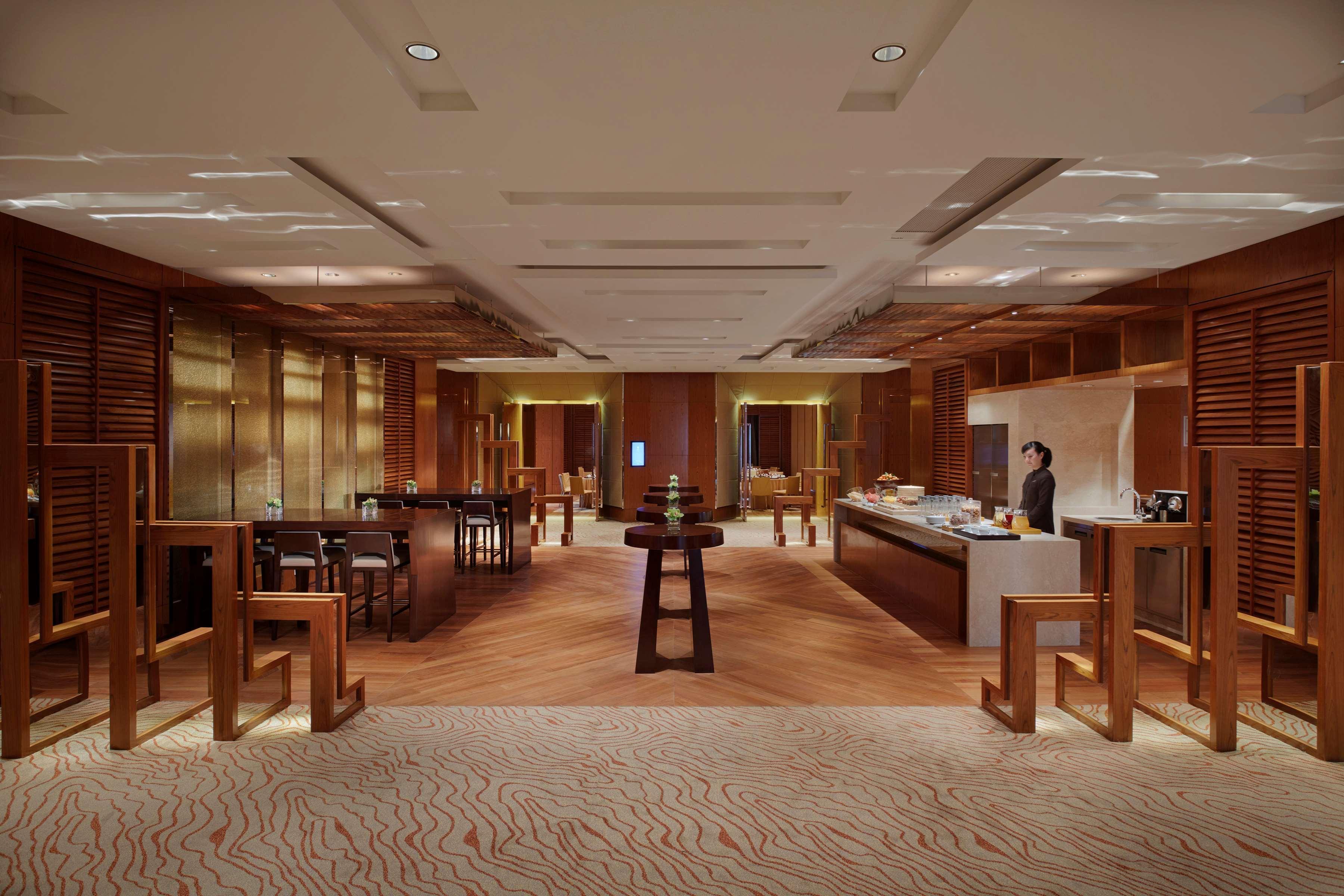 Отель Hyatt Regency Циндао Экстерьер фото