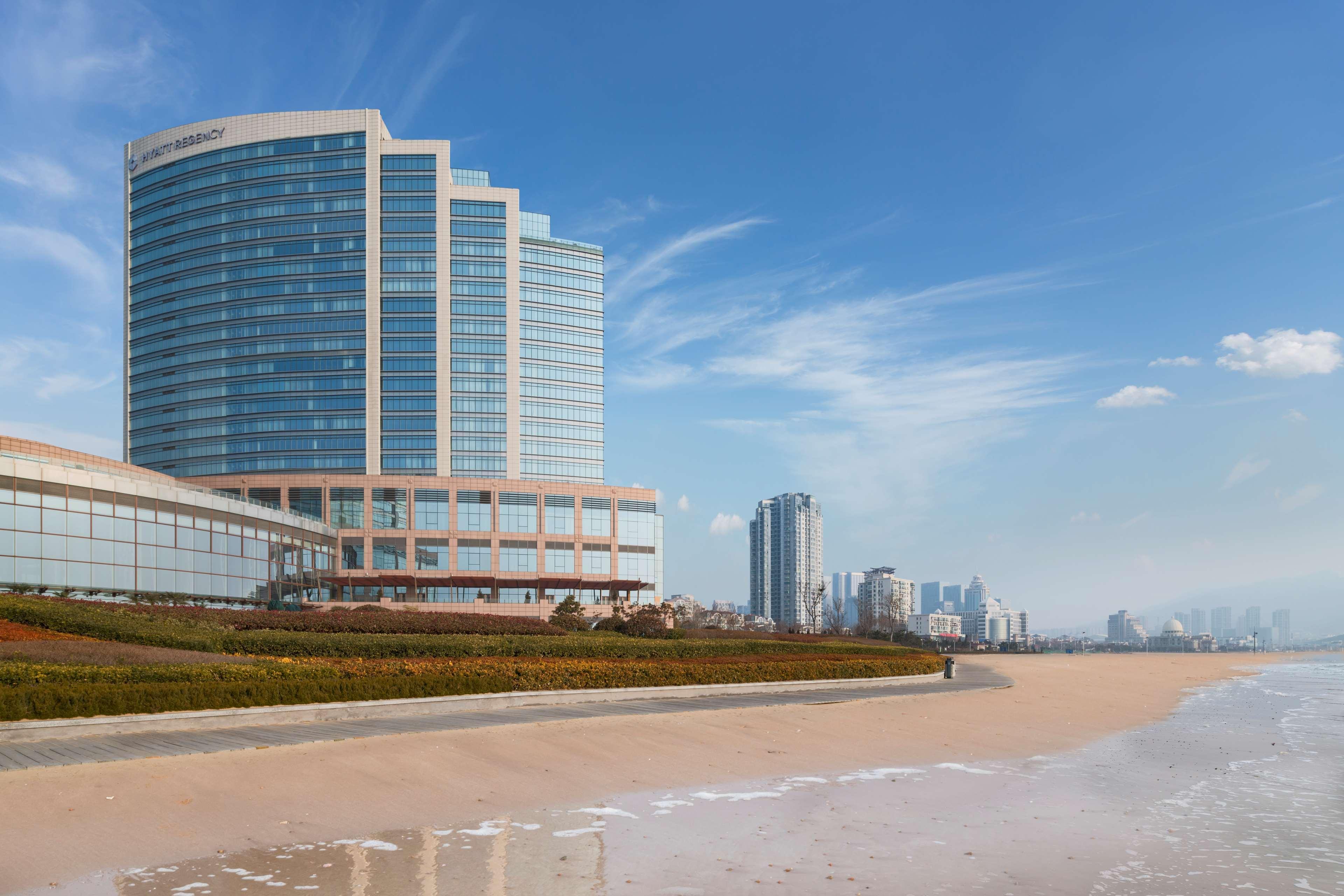 Отель Hyatt Regency Циндао Экстерьер фото