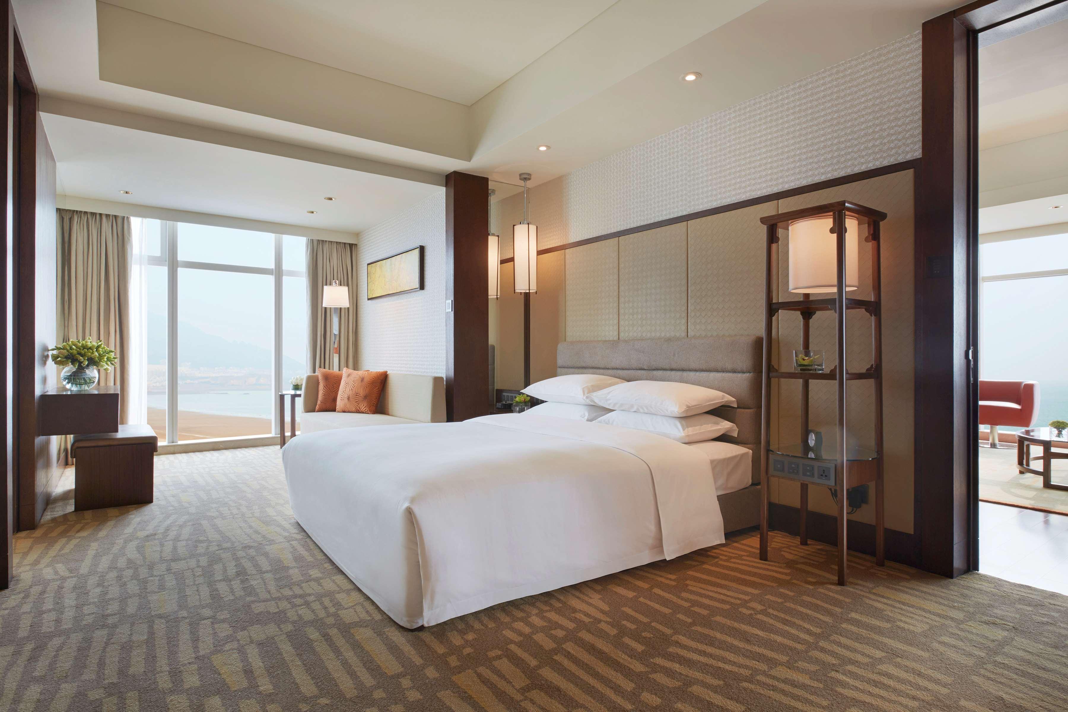 Отель Hyatt Regency Циндао Экстерьер фото