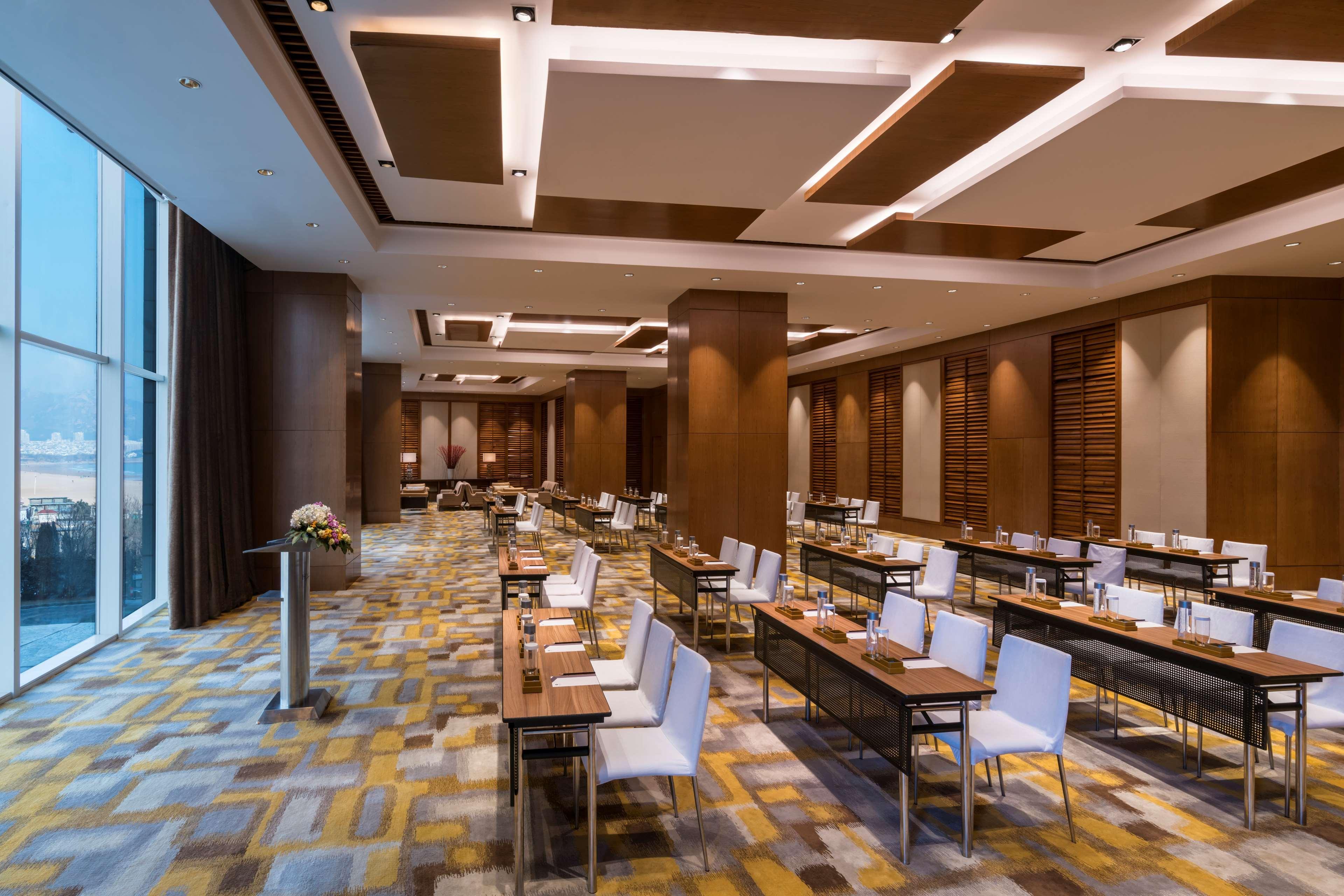 Отель Hyatt Regency Циндао Экстерьер фото