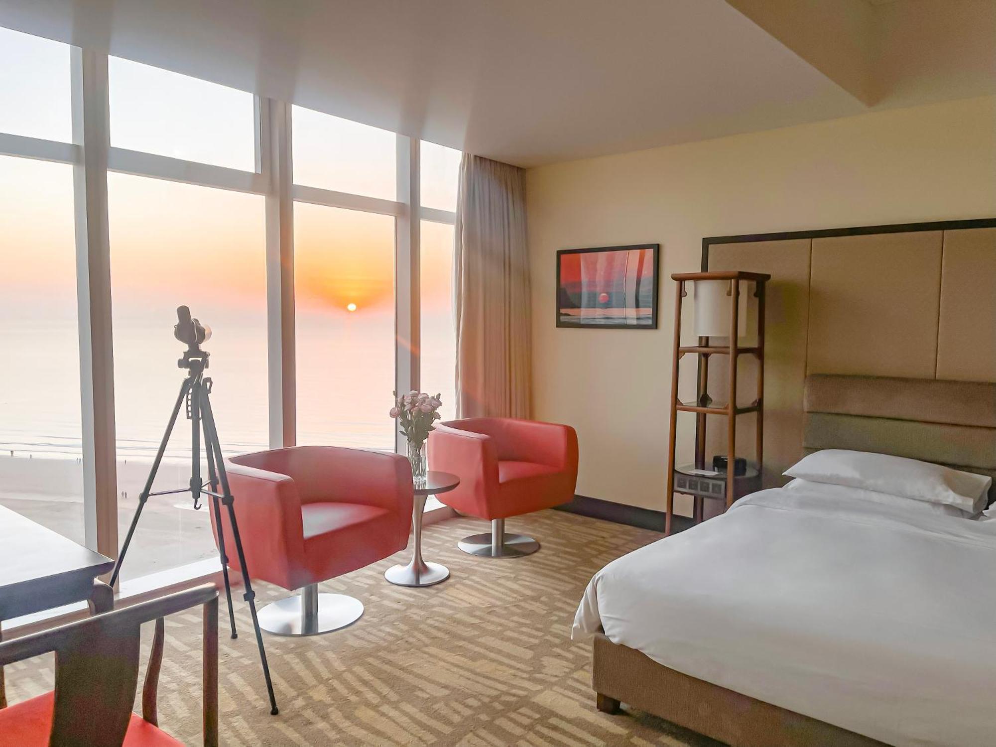 Отель Hyatt Regency Циндао Экстерьер фото